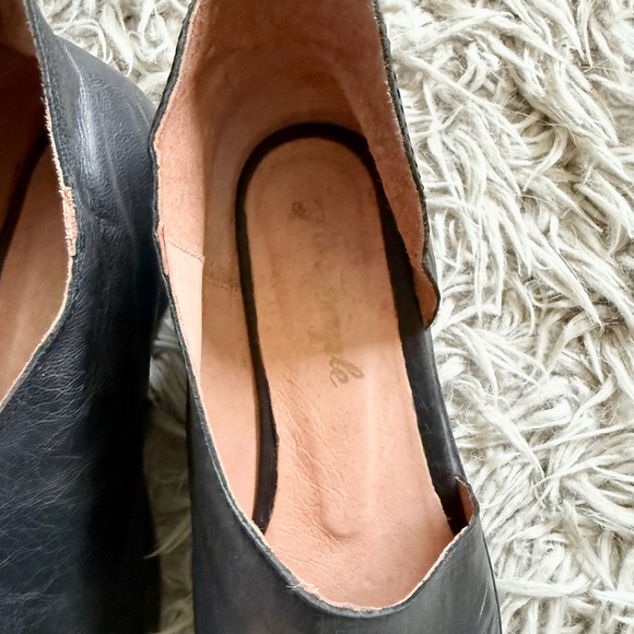 Free People Royale Asymmetrical Flat β Black Leather, Size 8 - Picture 6 of 9